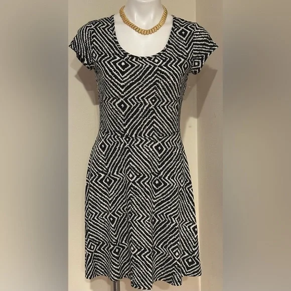 MICHAEL KORS Comfortable Black & White Geometric Short Sleeves Mini Dress Sz S - Picture 4 of 15